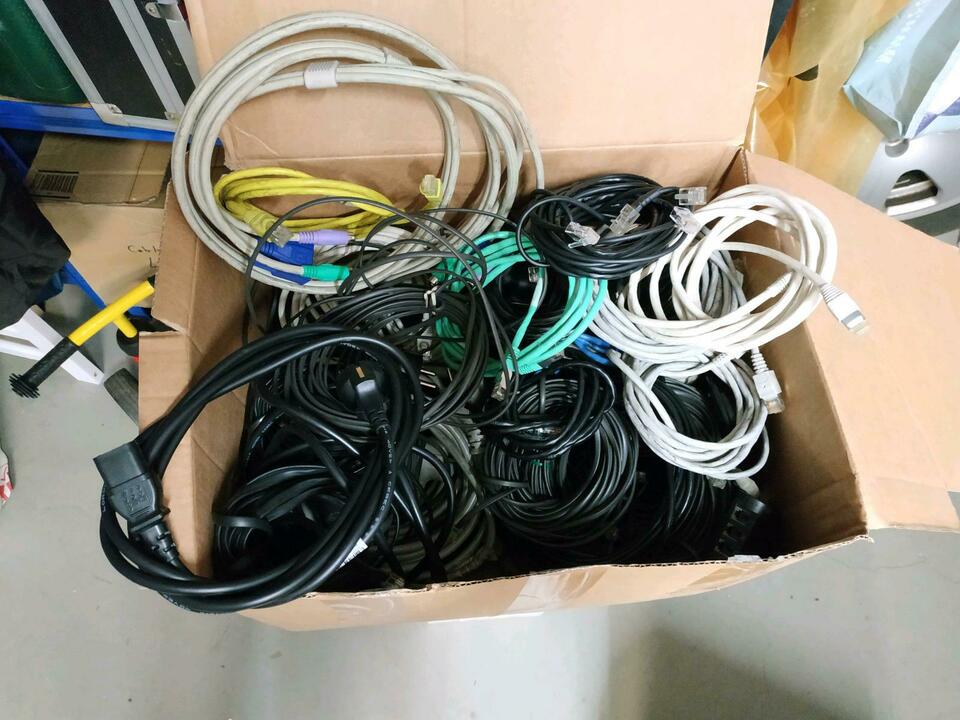 Verschiedene PC Kabel, LAN…